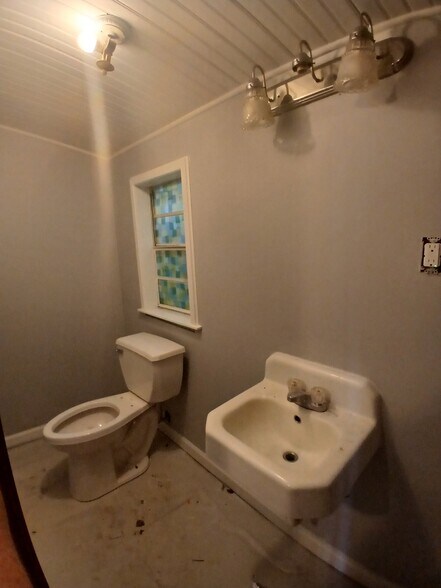 Building Photo - 617 Lafayette St