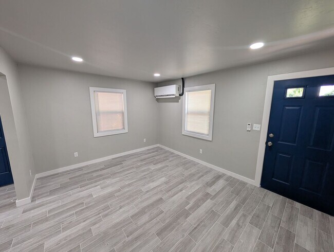 Building Photo - Remodeled luxury 1 bedroom, 1 bath house in Edmond, OK with stainless steel appliances