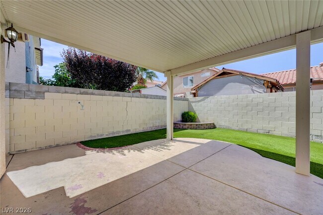 Building Photo - 8752 Raindrop Canyon Ave