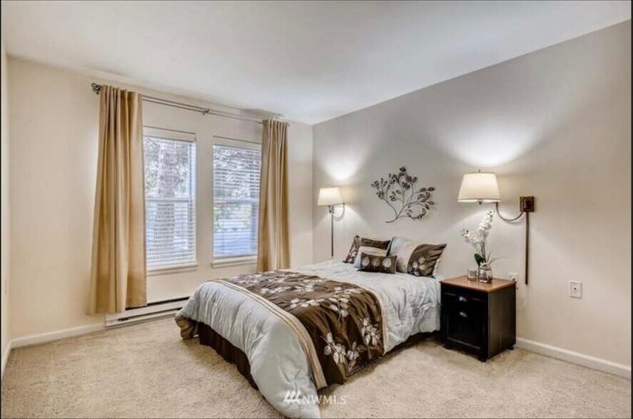 Building Photo - 33020 10th Ave SW