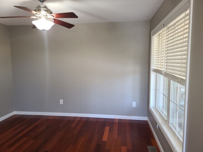 Building Photo - 3 Bedroom 2 1/2 bath end unit Townhome for Rent in Waynesboro