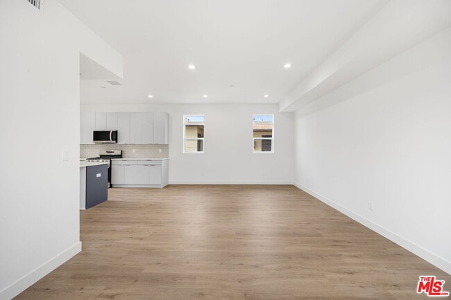 Building Photo - 11255 Hatteras St