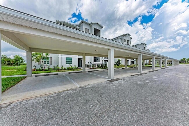 Building Photo - 12320 Wellen Golf St