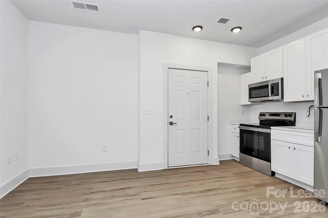 Building Photo - 3515 Markland Dr