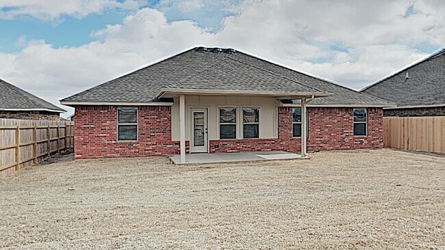 Building Photo - Very Nice 4 Bedroom 2 Bath Home in Mustang Schools