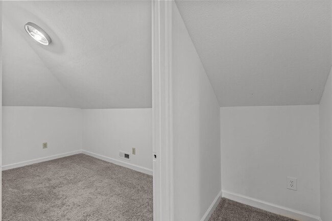 Building Photo - 802 N Poplar St