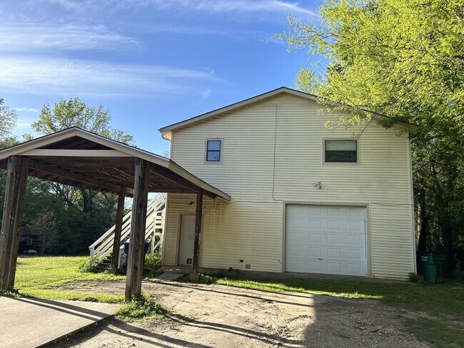 Building Photo - 300 Barnett Rd