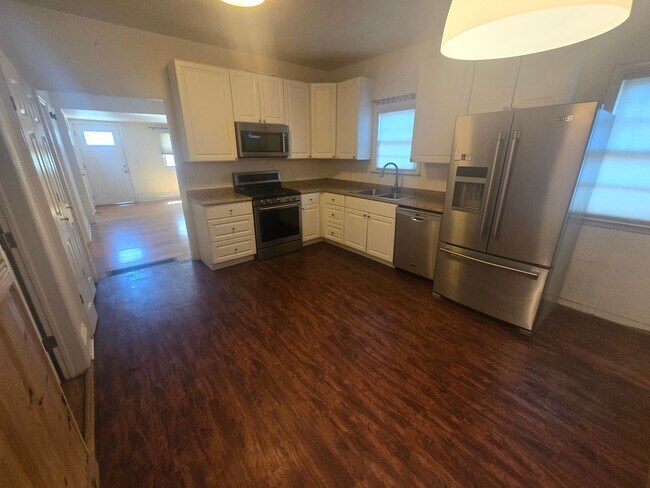 Building Photo - Spacious and Bright 3B Home in Longmont Available NOW! Great Location!