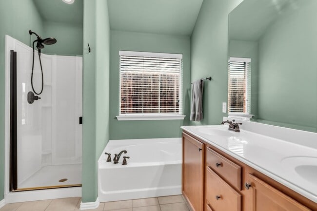 Building Photo - 6548 Fairview Dr