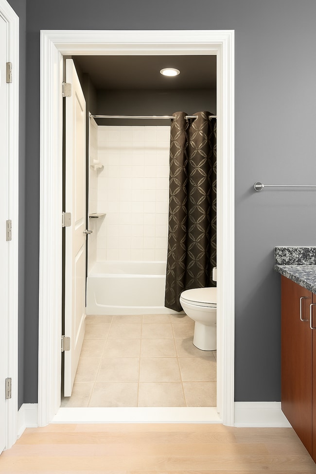 Building Photo - 943 Peachtree St NE