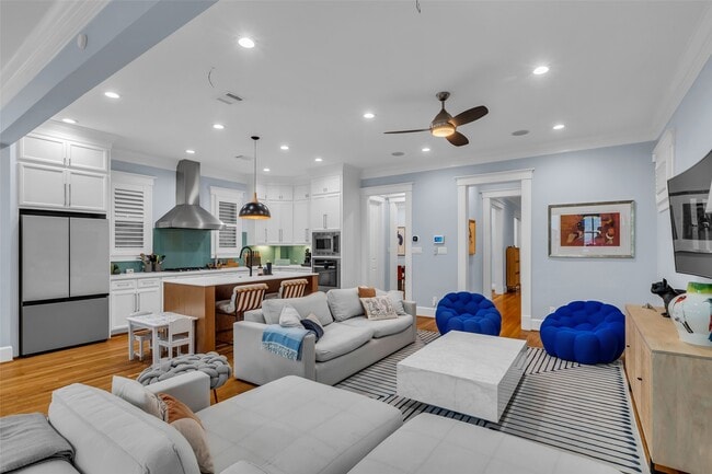 Building Photo - 340 W 17th St