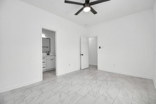 Building Photo - 9003 Prairie View Dr