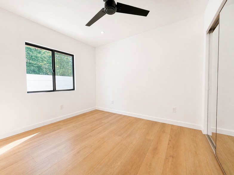 Building Photo - 818 N Genesee Ave