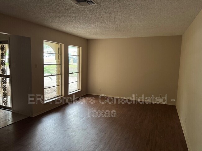Building Photo - 143 Forrest Trail