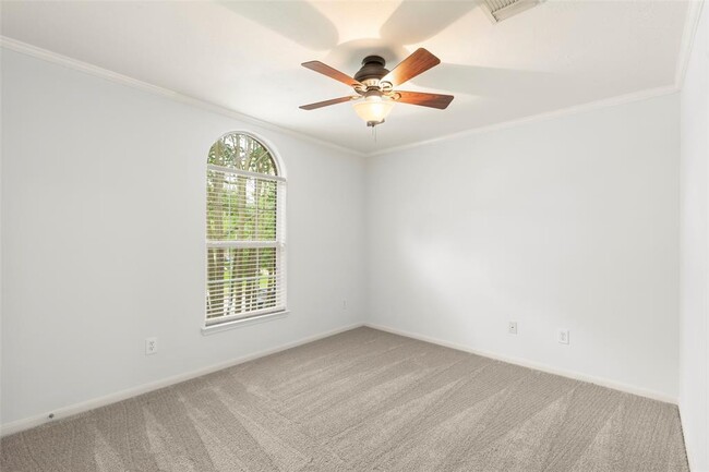 Building Photo - 2111 Blue Water Bay Dr