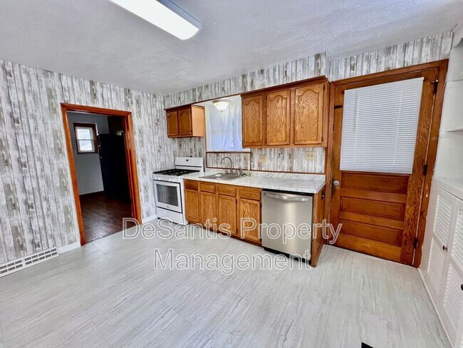Building Photo - 212 N Highland Ave