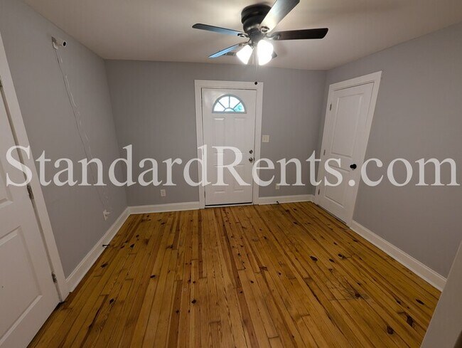 Building Photo - Cute Bungalow in Colonial Hills Neighborhood