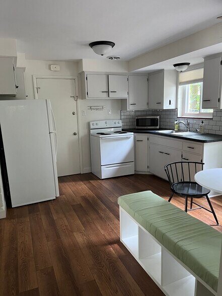 Another kitchen view - 1720 Orchard St