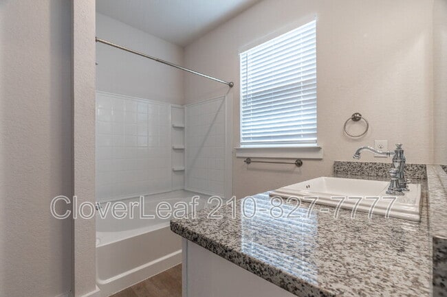 Building Photo - 272 Sapphire Dr