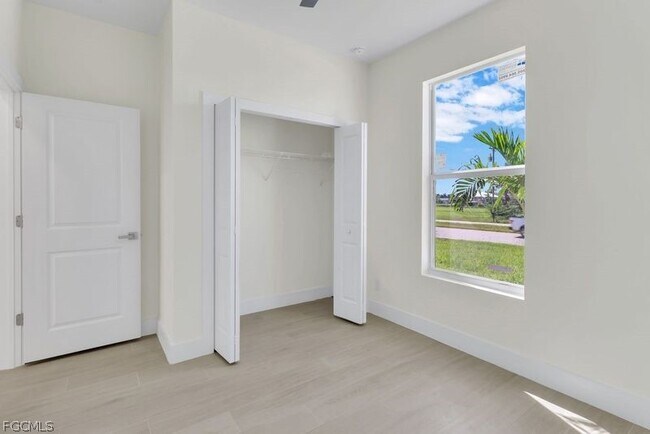 Building Photo - 1831 Embers Pkwy W