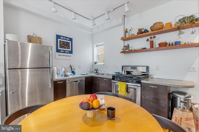 Building Photo - 2049 E Susquehanna Ave