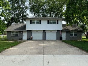Building Photo - Charming 1.5 story duplex in SW Columbia