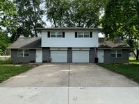 Building Photo - Charming 1.5 story duplex in SW Columbia