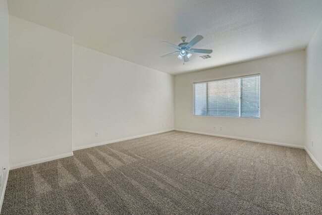 Building Photo - Newly remodeled 4 bedroom home!