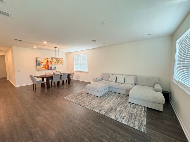 Building Photo - Welcome To The Lakes At New River