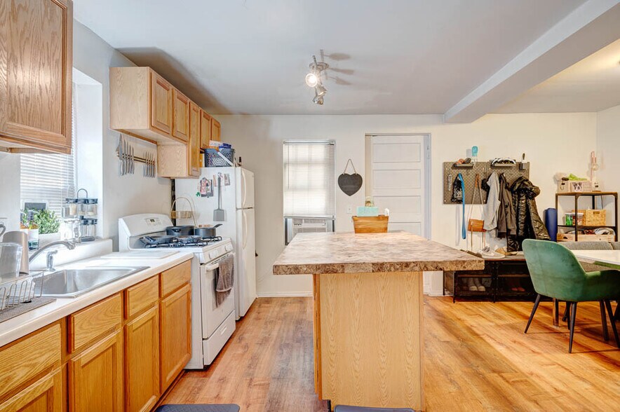 Building Photo - 1627 N Winchester Ave