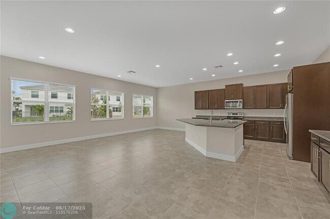 Building Photo - 14989 RedCove Pl