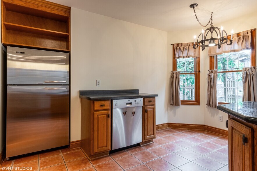 Building Photo - 2542 N Talbott St