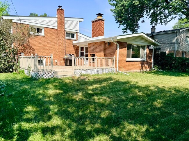 Building Photo - 9131 Kilbourn Ave