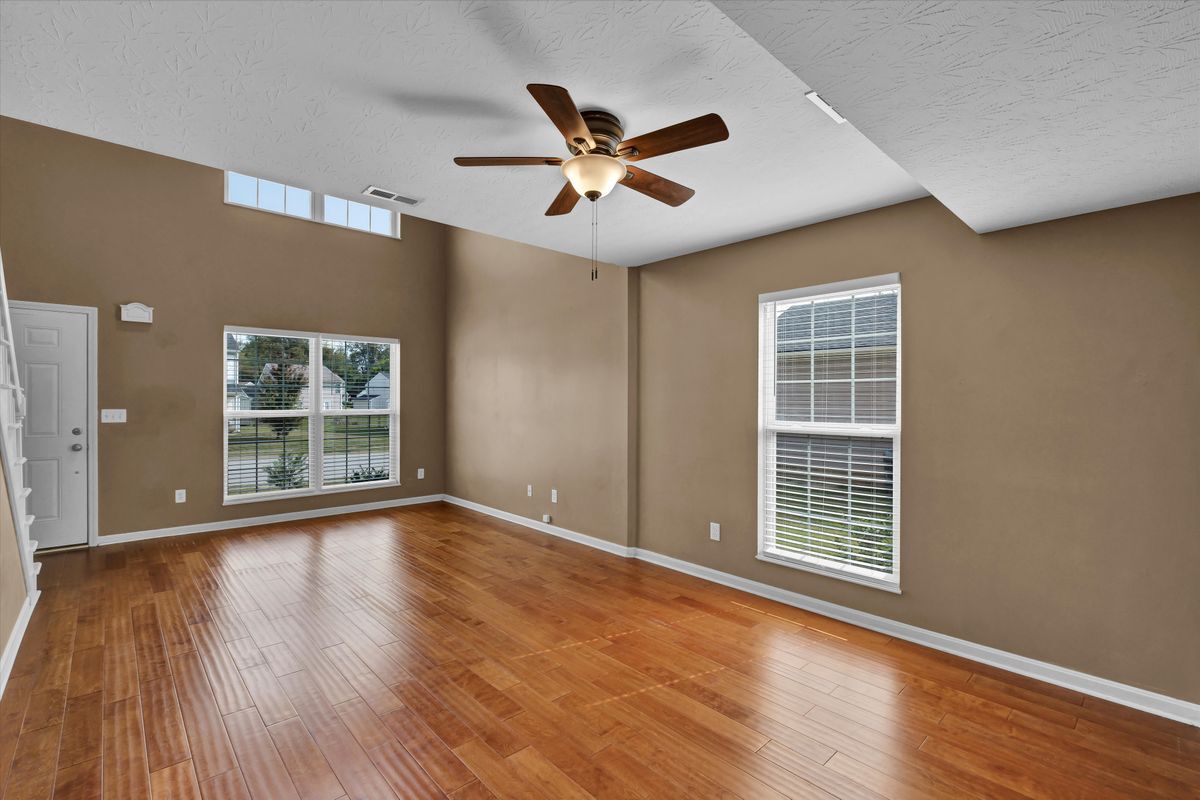 Building Photo - 204 Greenleaf Dr