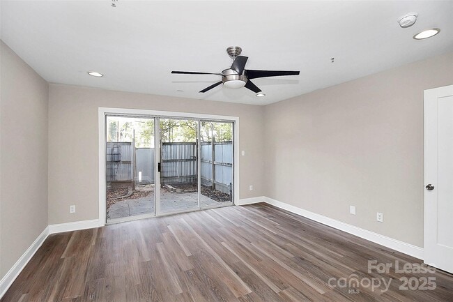 Building Photo - 2040 Atherton Heights Ln