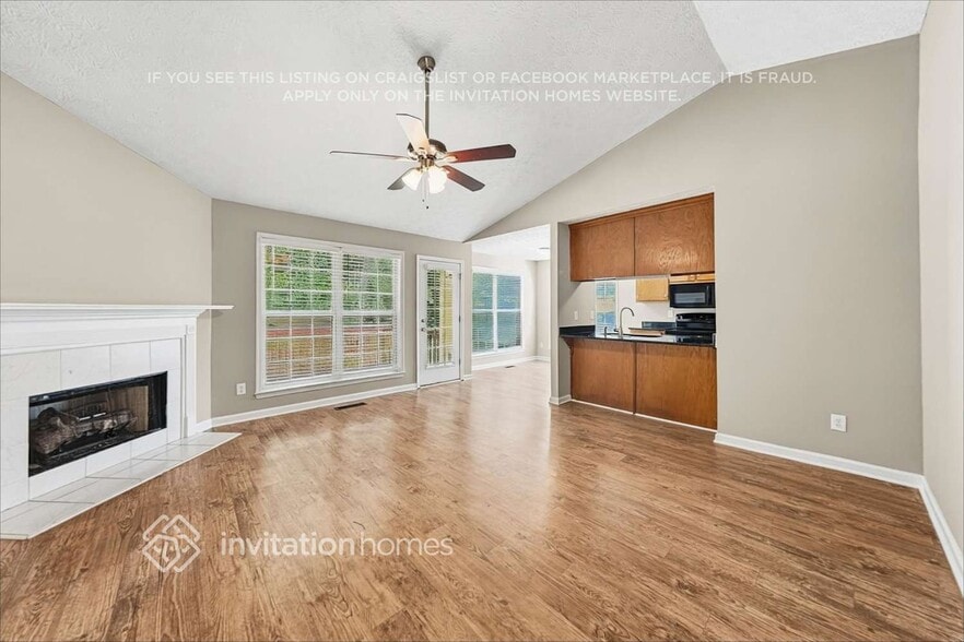 Building Photo - 3933 Edgebrook Dr
