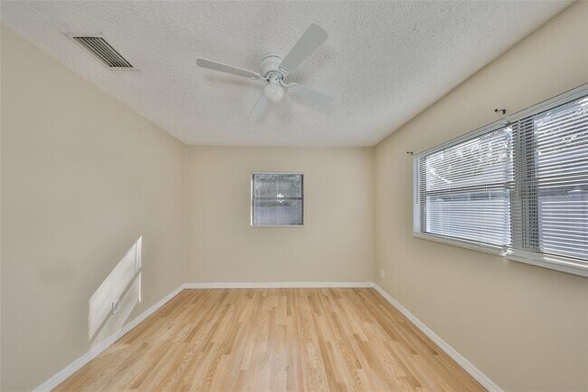 Building Photo - 6912 40th Ave N