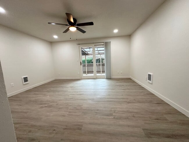 Building Photo - 3 Bedroom Cornelius Duplex, with Lots of Updates!