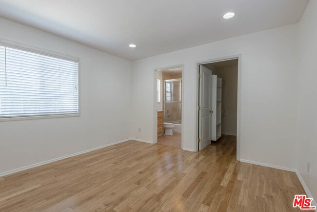 Building Photo - 5112 Auckland Ave