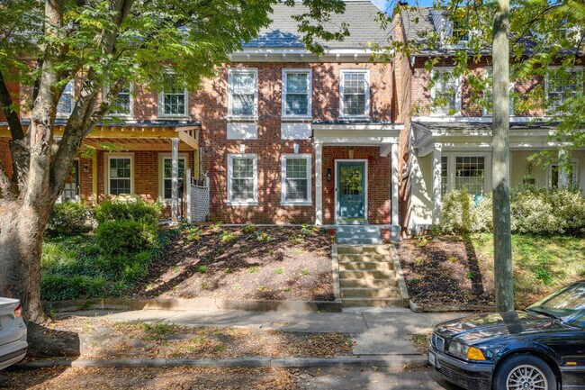 Building Photo - 2312 Rosewood Ave