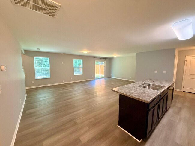 Building Photo - 1648 Hooper Court