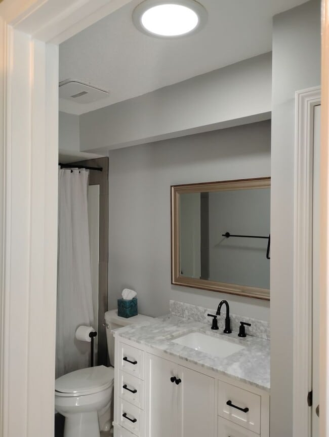 Building Photo - Gleneagles Drive