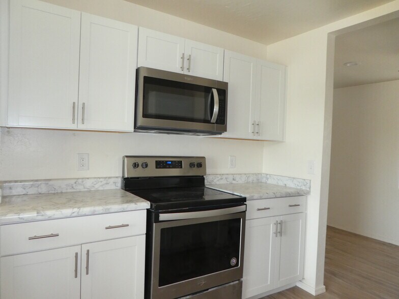 Primary Photo - 1223 E Spence Ave