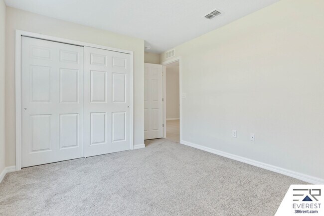 Building Photo - 18 Bressler Ln