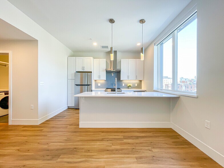 Building Photo - 5 India St