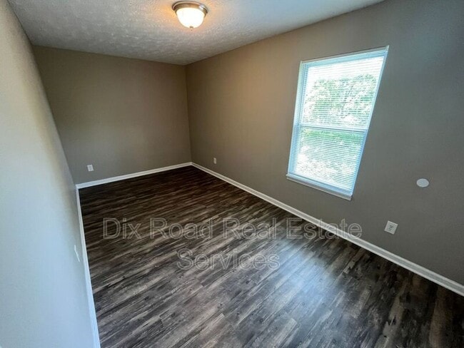 Building Photo - 265 Ihle Dr
