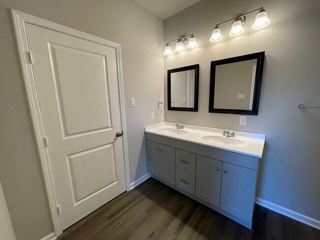 Building Photo - 3701 County Rd 611