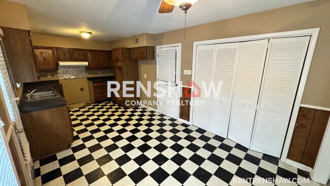 Building Photo - 5249 Kimbark Woods Dr