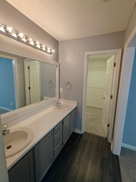 Building Photo - 108 Kingsley Woods Dr