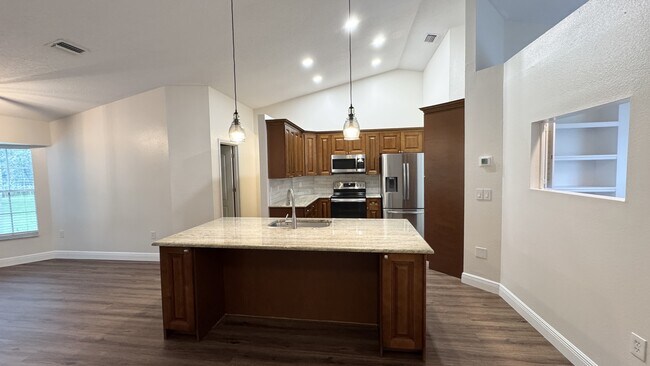 Building Photo - 616 Erin Way